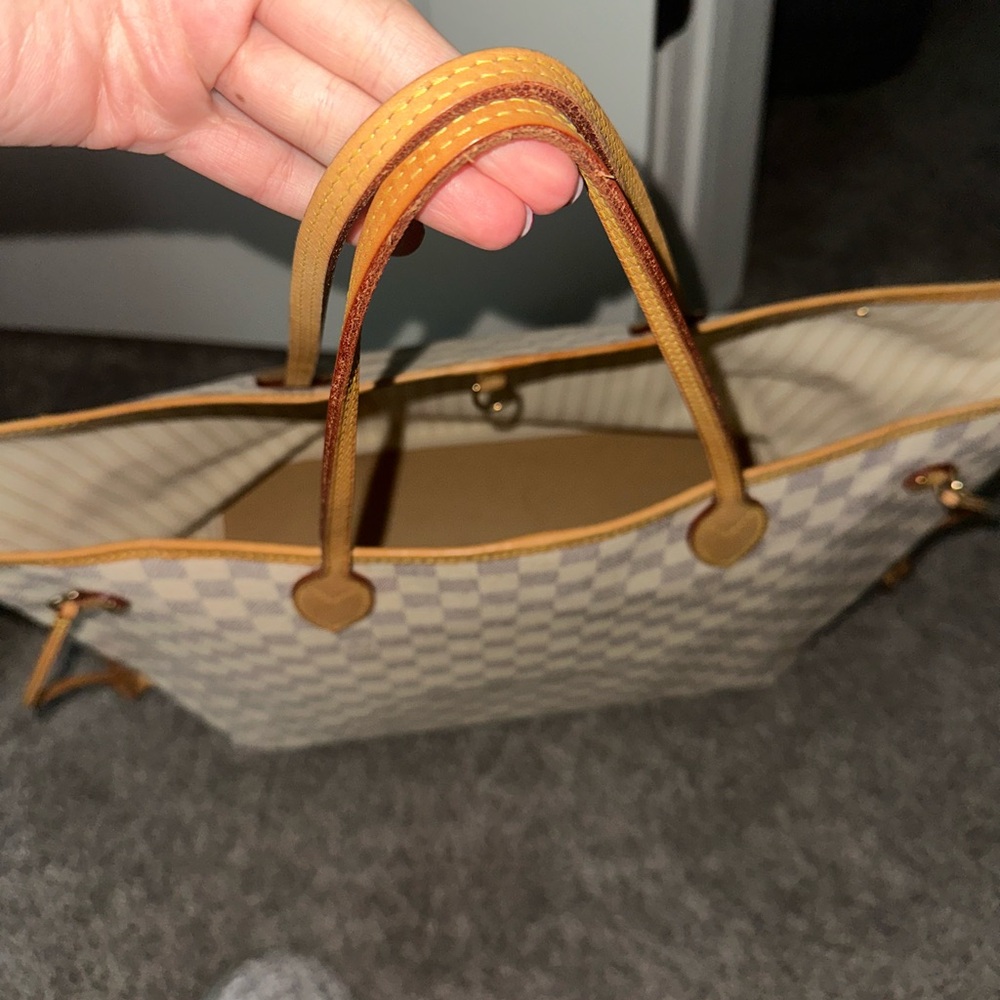 Large Louis Vuitton Neverfull Tote Bag - Picture 4 of 8
